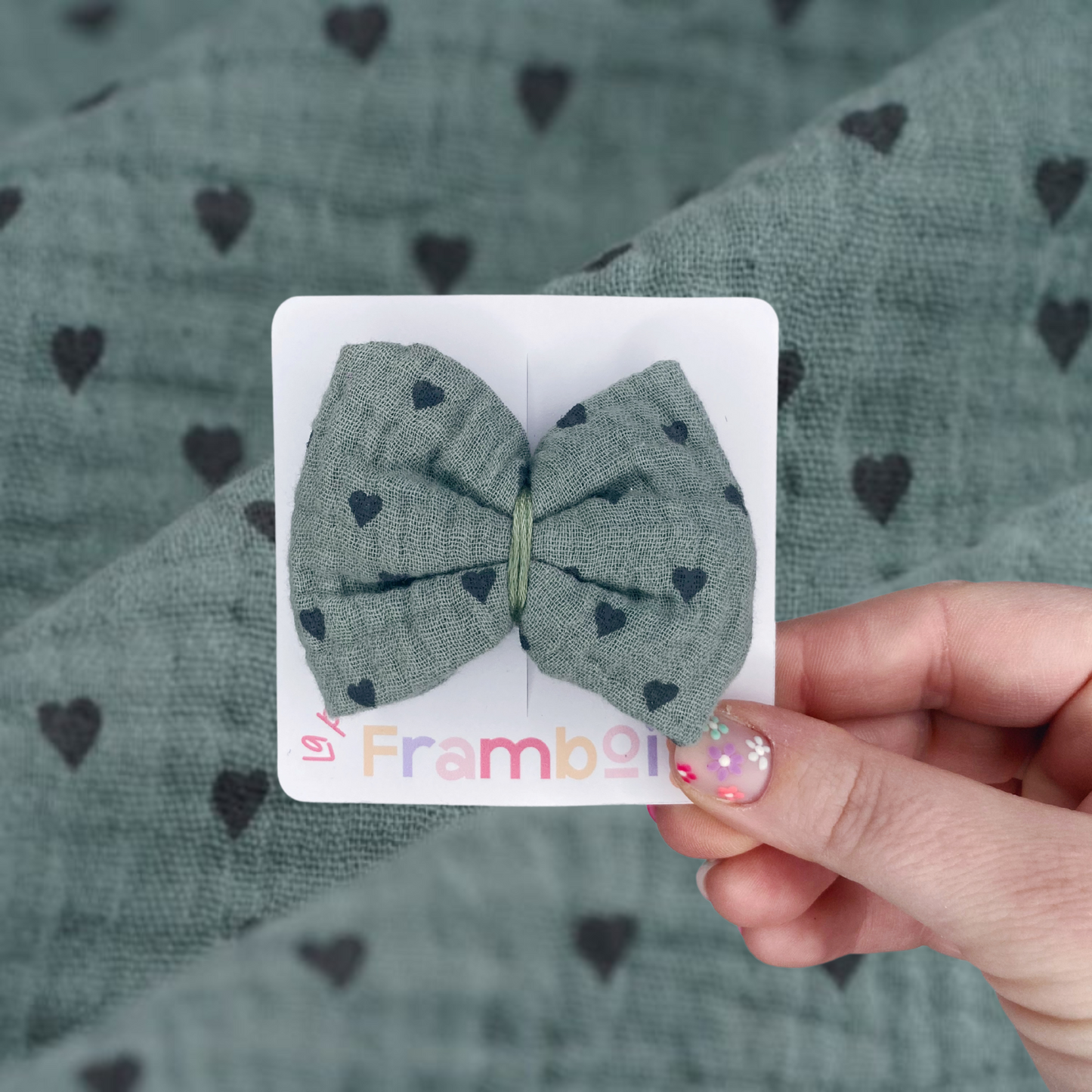 Barrette Nœud - Vert de gris motif coeurs