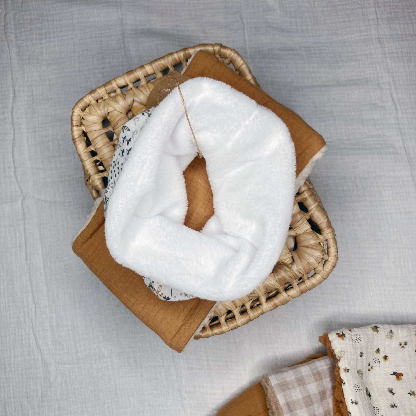 Tour de cou - Blanc motif feuillage