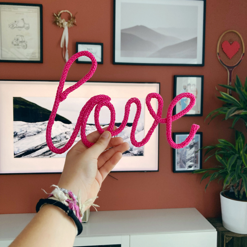 Décoration Murale en Tricotin - Love