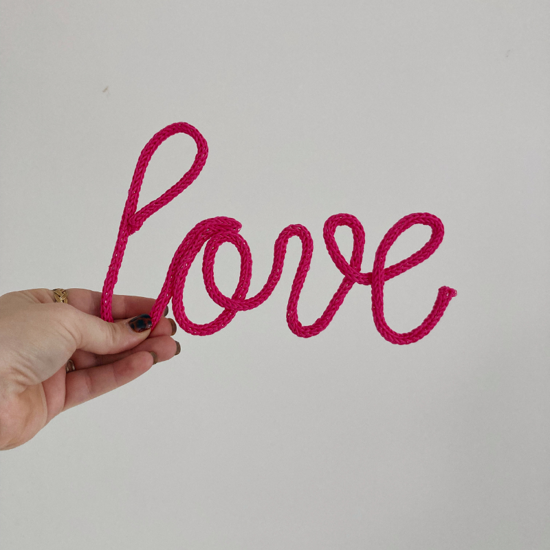 Décoration Murale en Tricotin - Love