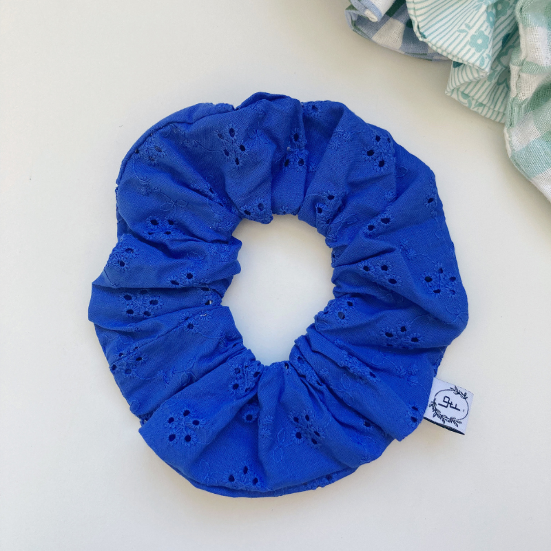 Chouchou Tissu - Broderie anglaise bleu