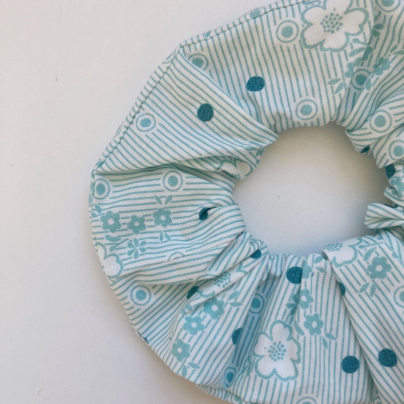 Chouchou Tissu - Rayures et fleurs turquoise