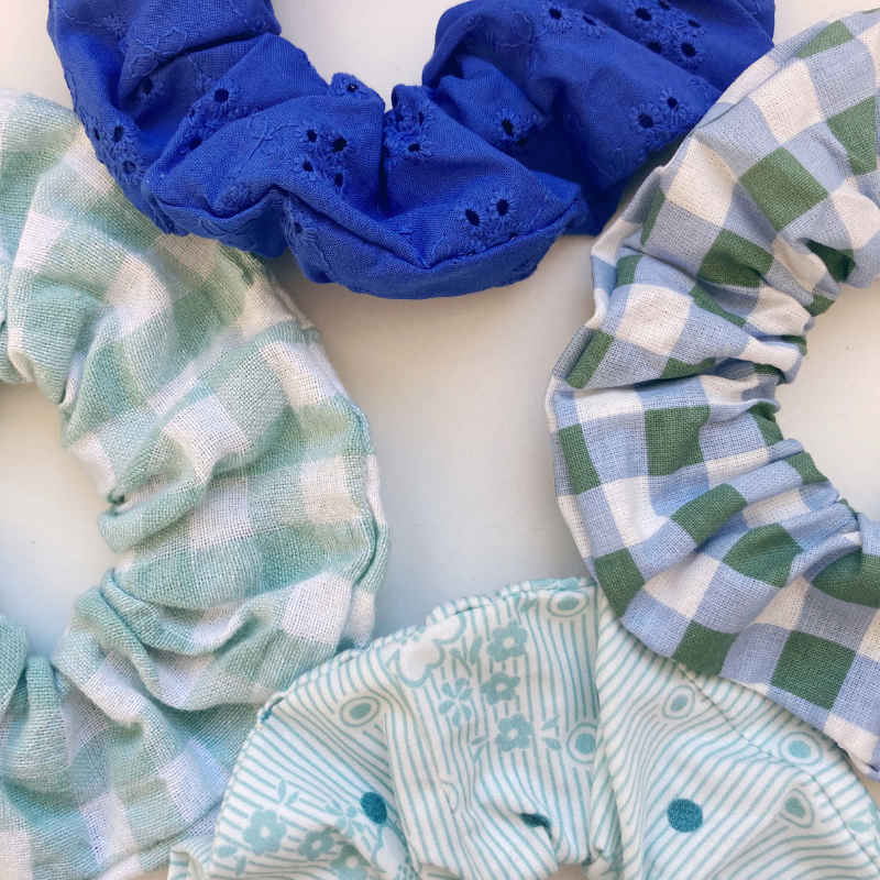 Chouchou Tissu - Broderie anglaise bleu