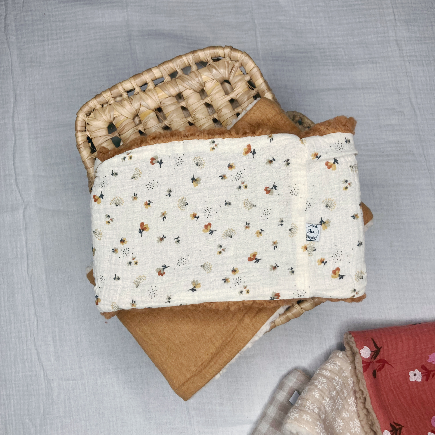 Tour de cou - Beige motif fleurs jaunes