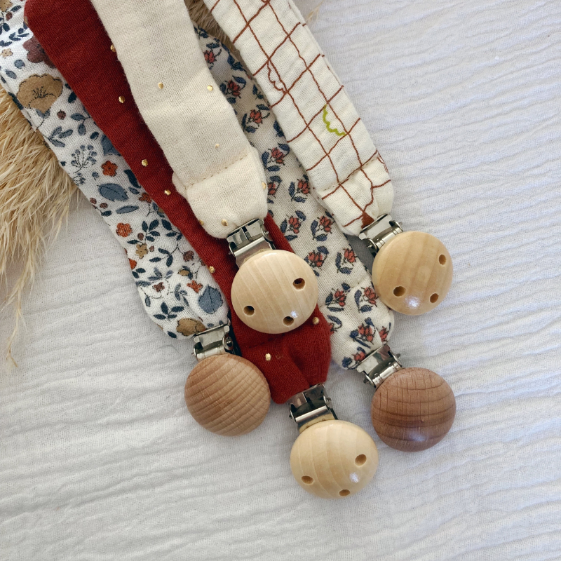 Attache tétine - SUR COMMANDE
