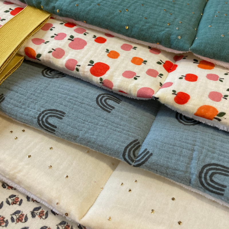 Tapis à langer nomade - Écrue à fleur tomette - La Petite Framboise