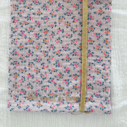 Protège carnet de santé - Gaze de coton Parme à fleurs - La Petite Framboise