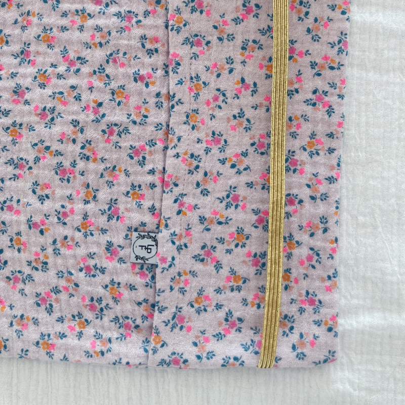 Protège carnet de santé - Gaze de coton Parme à fleurs - La Petite Framboise