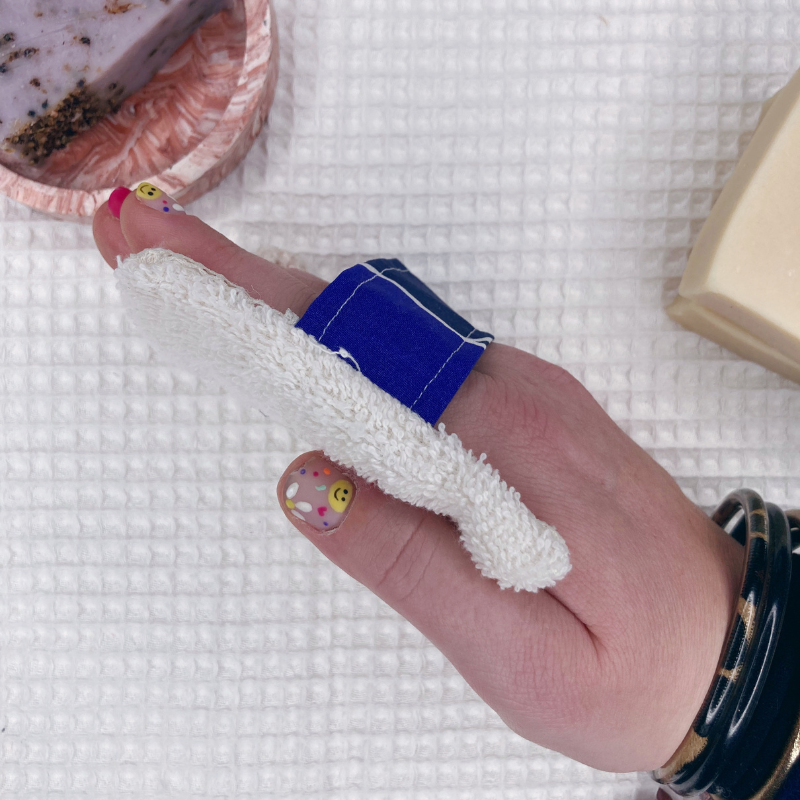 Gant Sauve-Savon Multi-Usages - Bleu Maroc à motif - La Petite Framboise