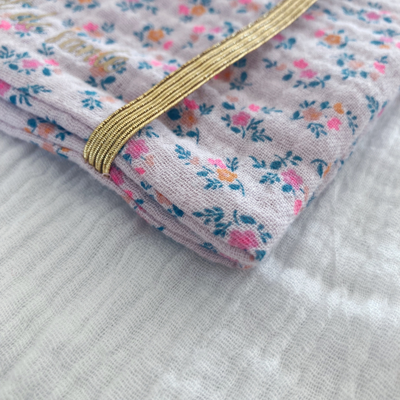 Protège carnet de santé - Gaze de coton Parme à fleurs - La Petite Framboise
