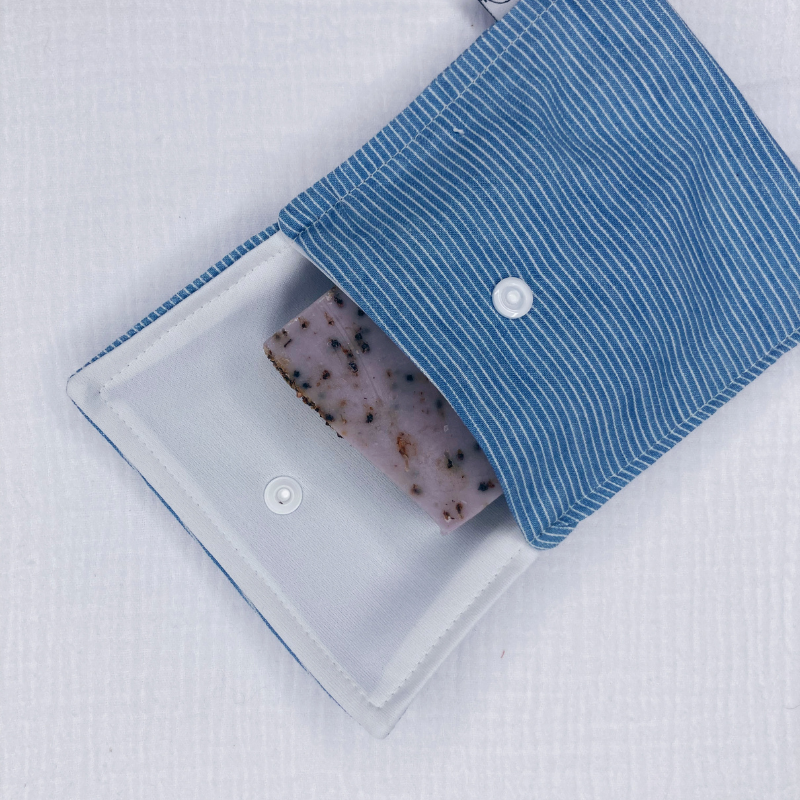 Pochette à Savon Imperméable – Bleu jean rayé - La Petite Framboise