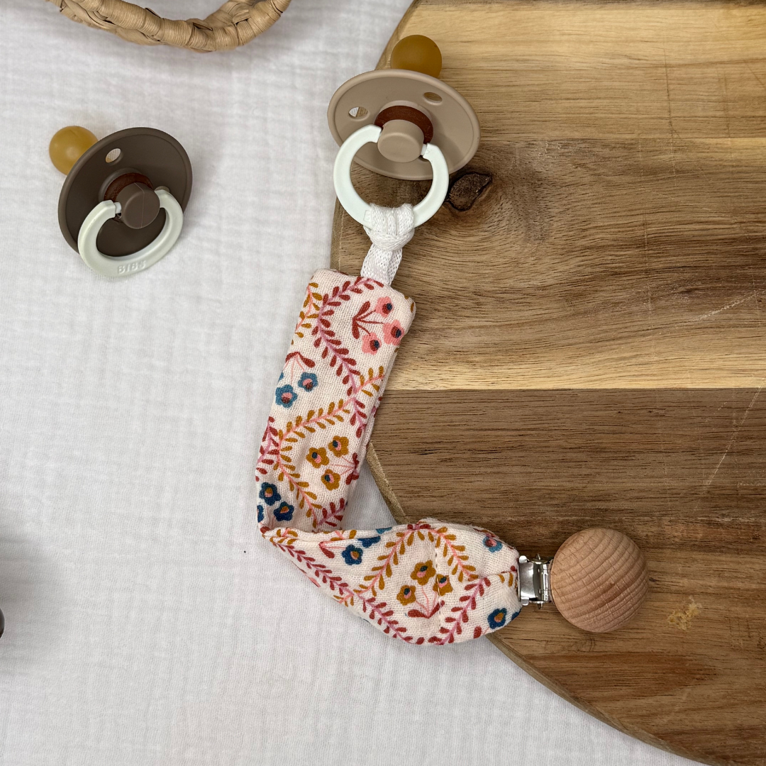 Attache tétine - Ecrue losange fleuri