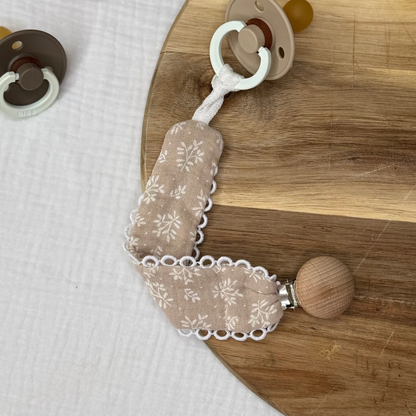 Attache tétine - Beige fougère + dentelle