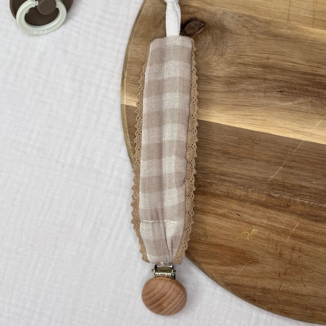 Attache tétine - Vichy beige + dentelle